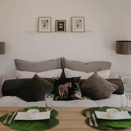 Akro Apartment *